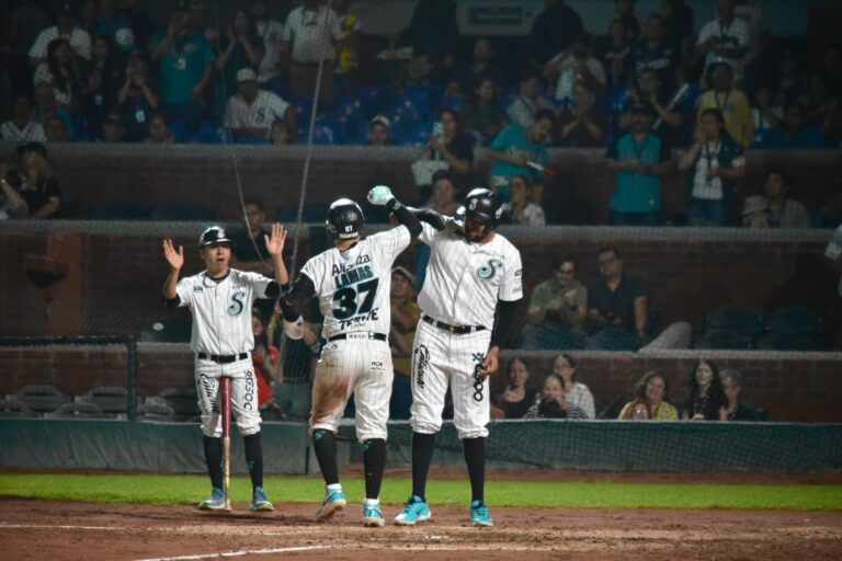 Los Saraperos vencen 5-3 a los Tecos para tomar ventaja en la serie