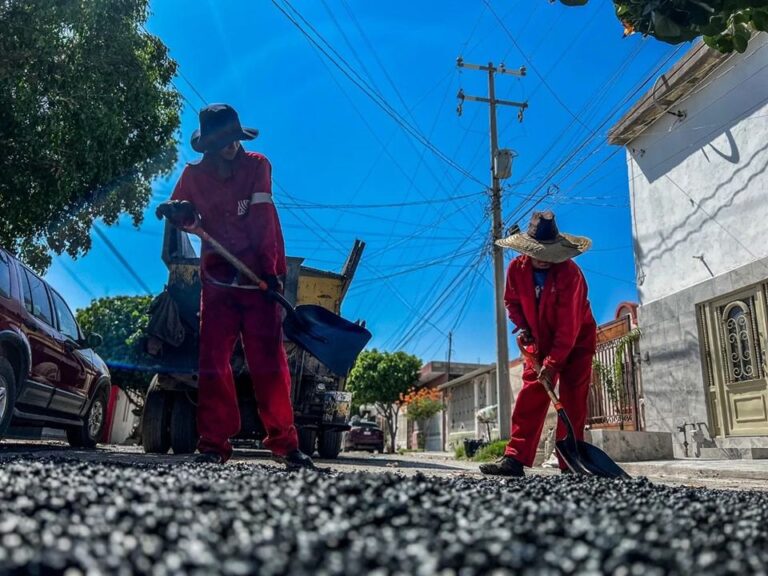 Llevan trabajos de bacheo al oriente y suroriente de Torreón