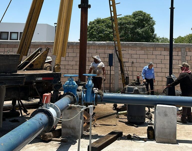 SIMAS Torreón trabaja en la reparación de la bomba de El Fresno; implementan abastecimiento de agua mediante pipas