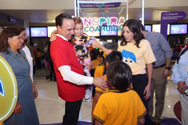 Manolo e Inspira llevan al cine a niñas y niños de Coahuila; fortalecen programa de Salud Mental