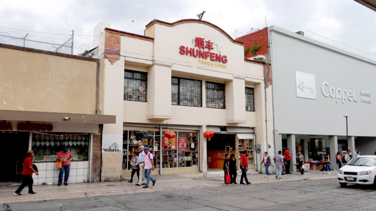 ‘Piratean’ tiendas chinas clientela a comercio local en Saltillo