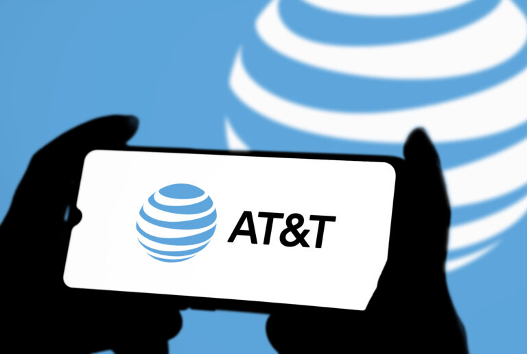 AT&T revela que hackers robaron casi todos los datos de sus clientes de telefonía móvil y fija