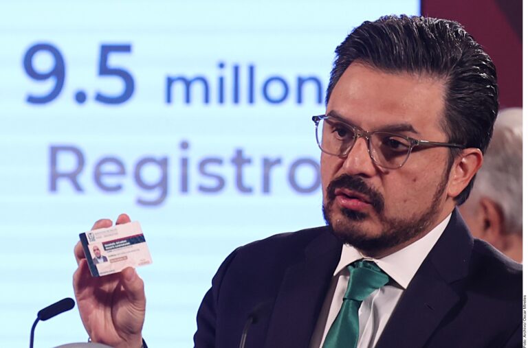 Contrata México otros 2 mil 700 médicos cubanos