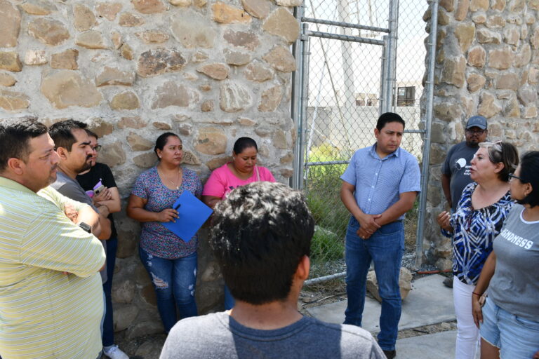 Coordina Ayuntamiento de Ramos Arizpe entrega de agua potable con pipas; apoyan a vecinos de Real del Valle 