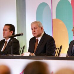 Entregan Gobernador, Alcalde y Cabildo Presea Saltillo 20246