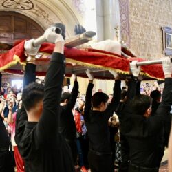 Fieles en Saltillo celebran descenso del Santo Cristo de la Capilla; Da comienzo el novenario 10