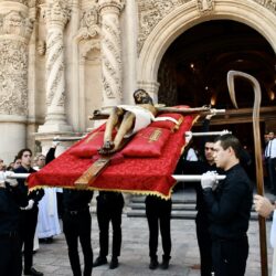 Fieles en Saltillo celebran descenso del Santo Cristo de la Capilla; Da comienzo el novenario 11