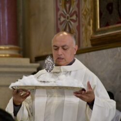 Fieles en Saltillo celebran descenso del Santo Cristo de la Capilla; Da comienzo el novenario 7