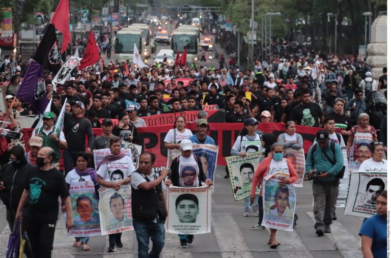 Liberan a ex fiscal de caso Ayotzinapa