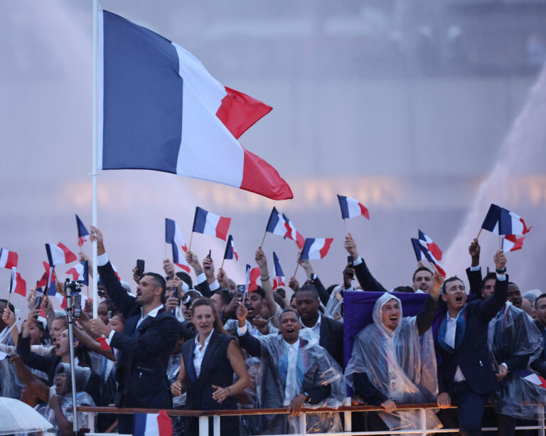 Comienzan Juegos Olímpicos de París con histórica ceremonia en el río Sena