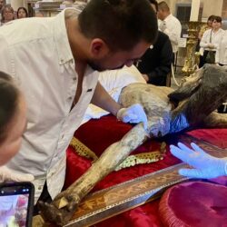 Revisa INAH imagen del Santo Cristo de la Capilla, se conserva en un 99%2