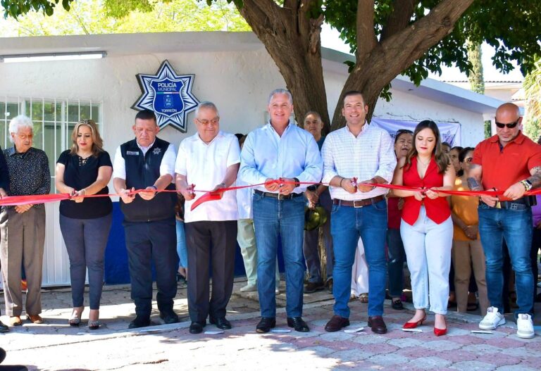 Román Cepeda inaugura caseta de vigilancia en Ampliación La Rosita, en Torreón