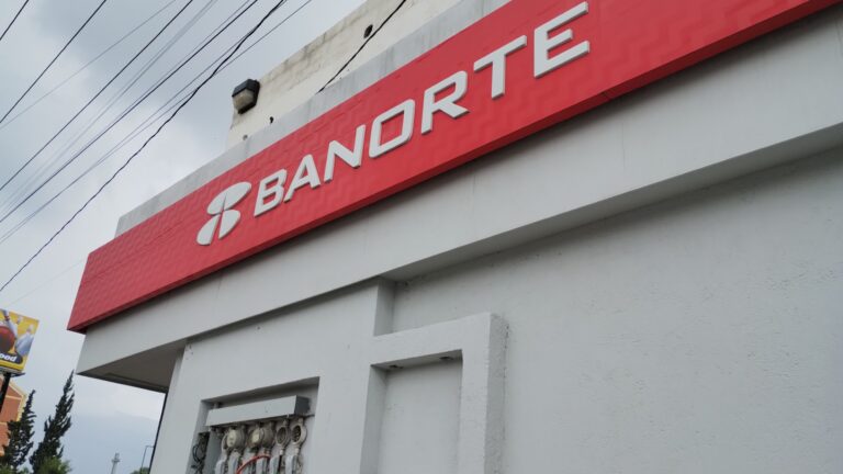 Se “cae” sistema en sucursales de Banorte en Saltillo por falla de Microsoft