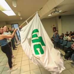 UTC entrega uniformes a estudiantes que participarán en encuentro deportivo-cultural de universidades tecnológicas 11