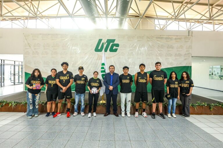 UTC entrega uniformes a estudiantes que participarán en encuentro deportivo-cultural de universidades tecnológicas 