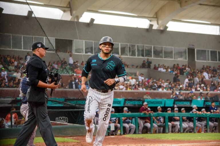 Algodoneros derrota a Saraperos 11-8 y se queda con la serie