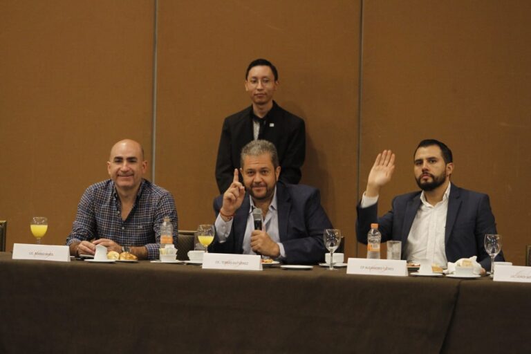 Asiste Tomás Gutiérrez a conferencia de retos en el abasto de agua