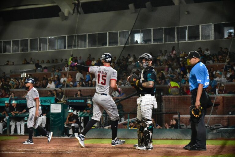 Con remontada los Sultanes vencen 10 – 8 a los Saraperos y toman ventaja en la serie