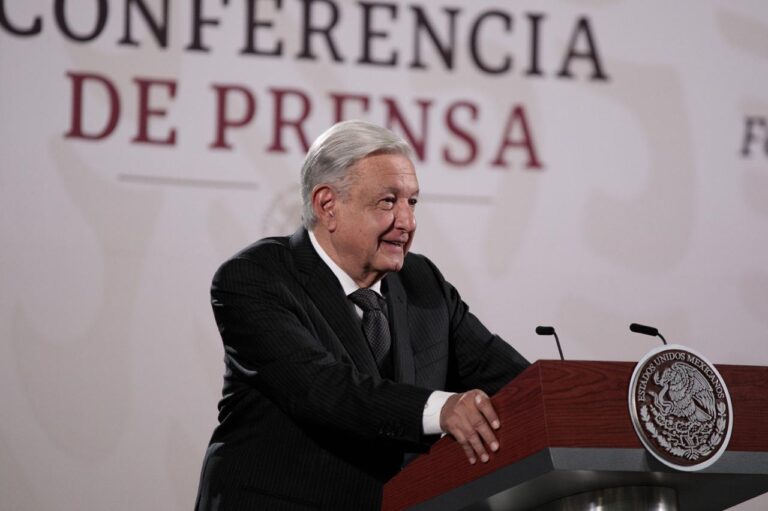 Destaca López Obrador a Cárdenas Batel: es honesto y con principios