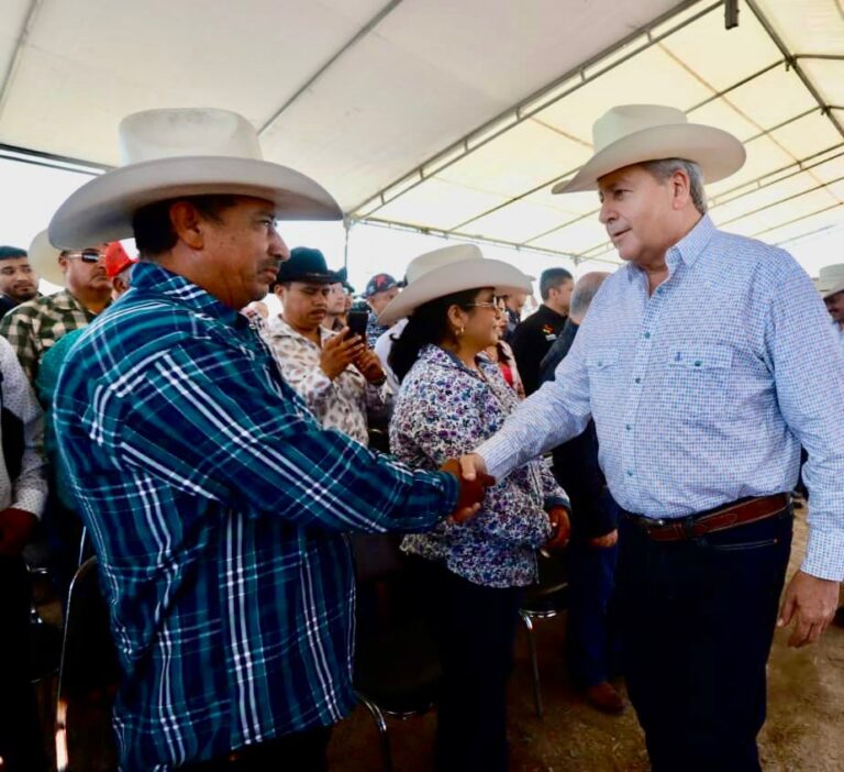 Entrega Gobierno de Saltillo fertilizantes a productores agrícolas