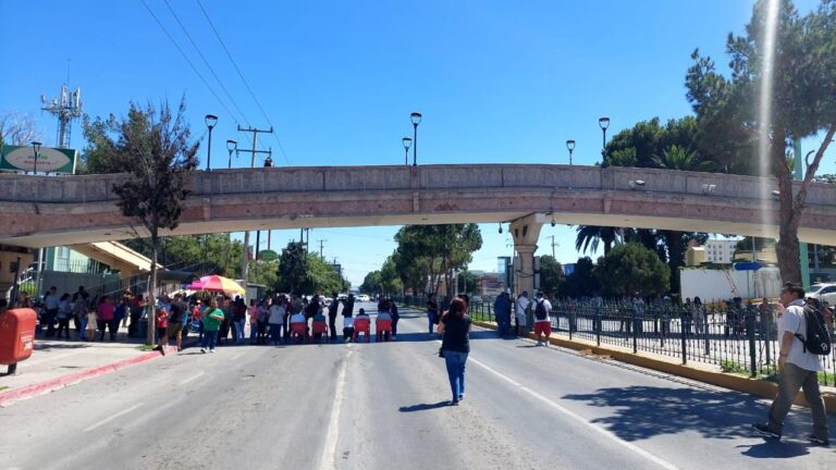 Se manifiestan contra el IMSS en Saltillo; exigen servicio de hemodiálisis