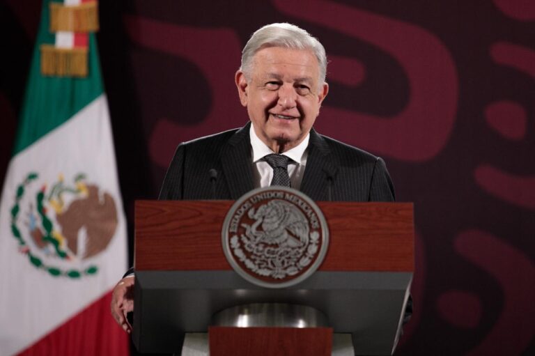 Joven recién egresado de derecho es ángel, no gánster.- AMLO