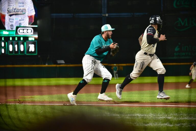 Los Saraperos blanquean 9-0 a los Sultanes y se quedan con “El Clásico del Norte”