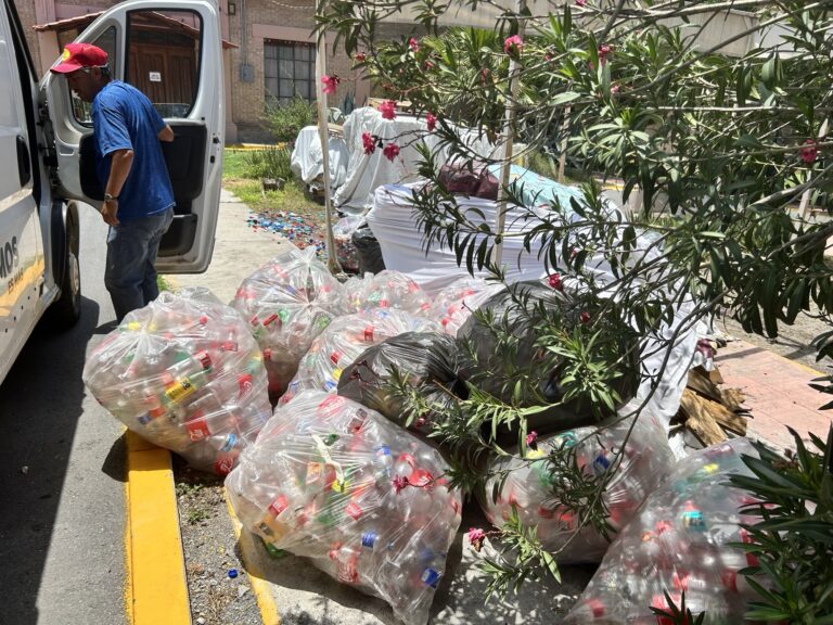 Mantiene DIF Ramos Arizpe campaña de reciclaje de PET y taparoscas en apoyo a personas con cáncer 