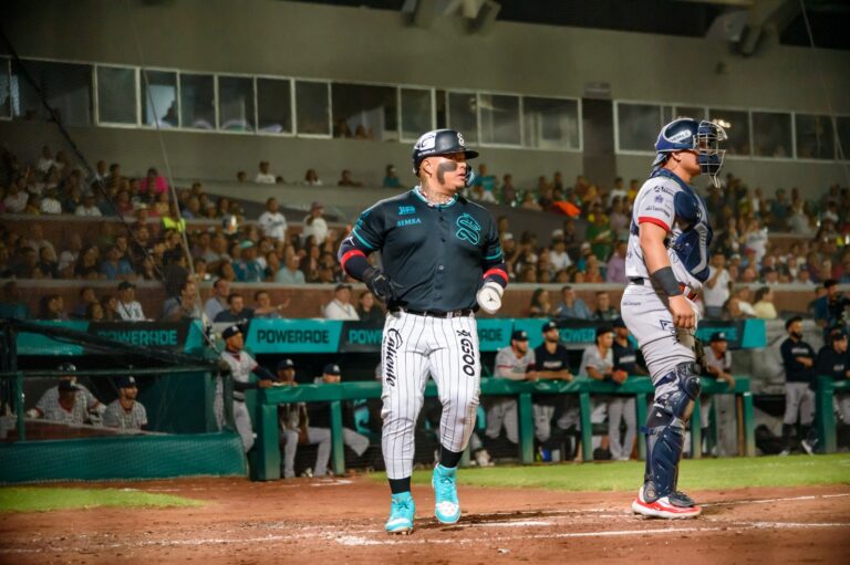 Regreso espectacular de los Saraperos deja tendidos en el terreno a los Sultanes 8 – 7