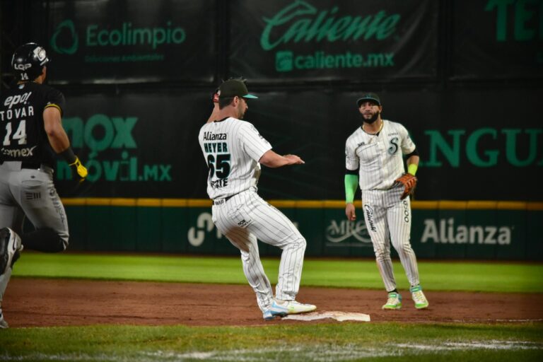 Rieleros derrota 8 – 0 a Saraperos en el primero de la serie