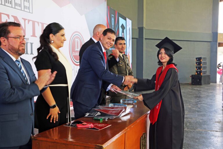 Se gradúa la Generación 157 de la Escuela de Bachilleres “Ateneo Fuente” de la UA de C