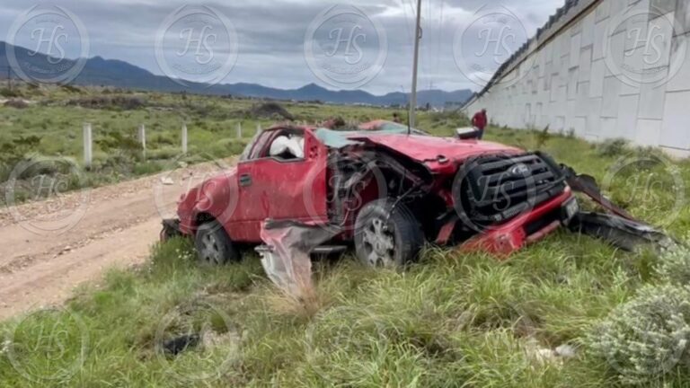 Vuelcan en la carretera a Zacatecas y acaban con heridas graves