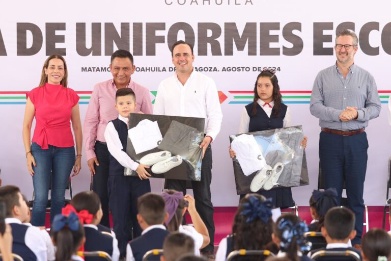 Inicia Manolo entrega de uniformes en escuelas rurales de Coahuila