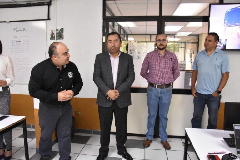 Capacitan a docentes de la UTC en la programación de lenguajes y exploración de la computación 