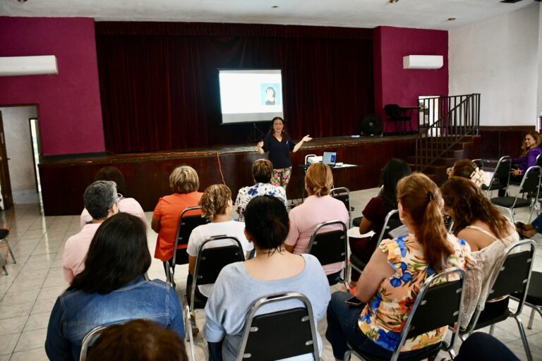 Con cine debate concientizan a funcionarios municipales de Ramos Arizpe sobre la violencia de género 