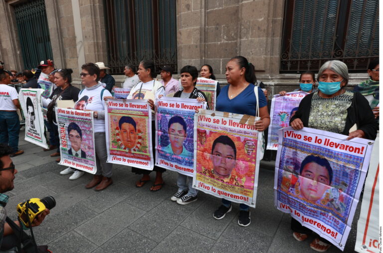 Concluyen padres de 43 reuniones con AMLO: ‘terminamos mal’