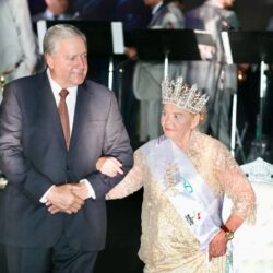 Coronan Alcalde y DIF Saltillo a reina de adultos mayores3