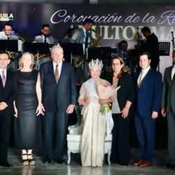 Coronan Alcalde y DIF Saltillo a reina de adultos mayores4