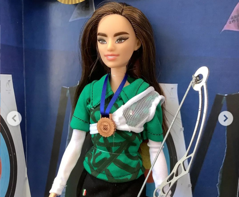 Crean «barbies» de arqueras coahuilenses ganadoras de medalla de bronce en Juegos Olímpicos