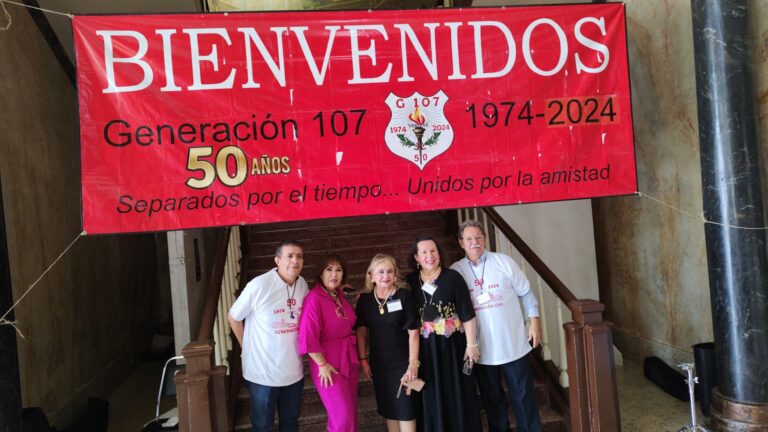 Celebran daneses 50 aniversario de su egreso del Ateneo Fuente