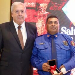 Los bomberos son hombres y mujeres de corazón íntegro