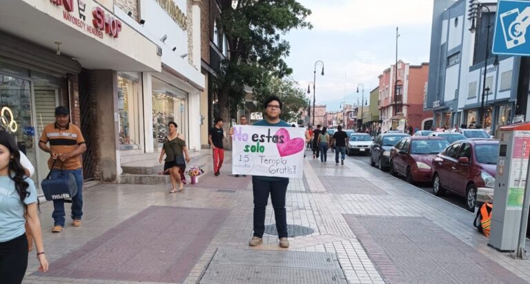 Reactiva psicólogo en Saltillo campaña de atención gratuita en espacios públicos