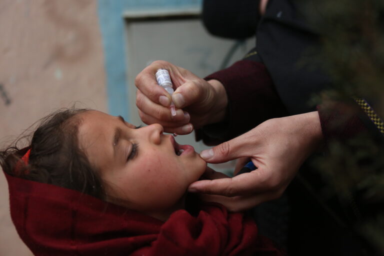 Reclama ONG medidas urgentes para frenar la polio en Gaza