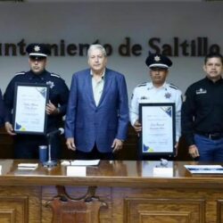 Reconoce Chema Fraustro a policías por actos heroicos