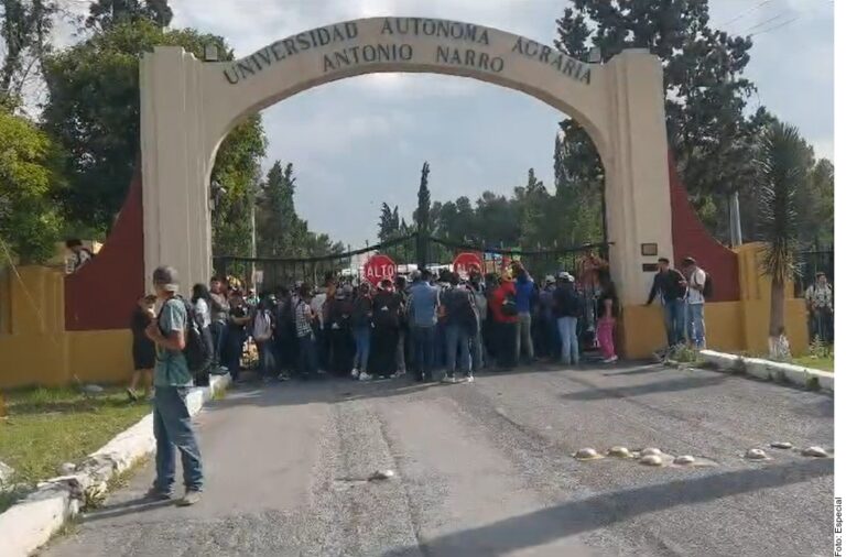 Toman estudiantes acceso a la Narro; rechazan huelga