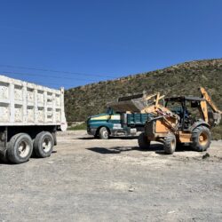 Tras petición ciudadana libran de basura y escombro periferia de la colonia Analco 4