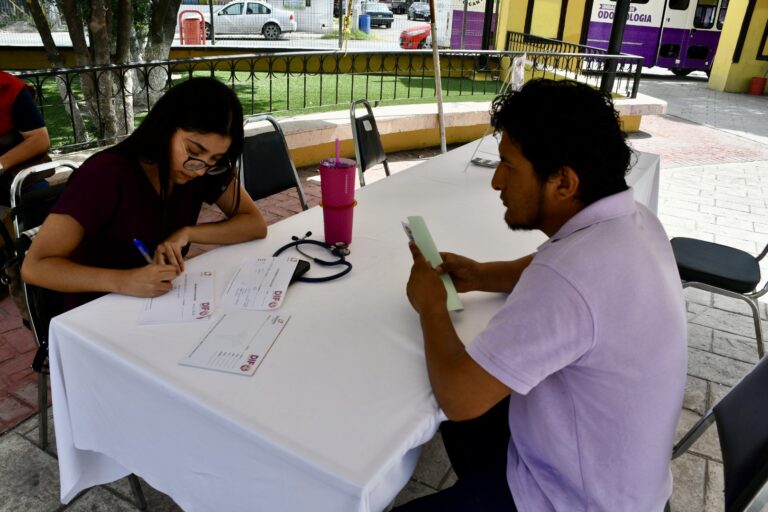 Acercan servicios médicos con brigada a familias del oriente de Ramos Arizpe 