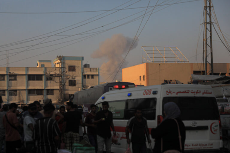 Ataque aéreo israelí contra escuela deja nueve muertos en ciudad de Gaza