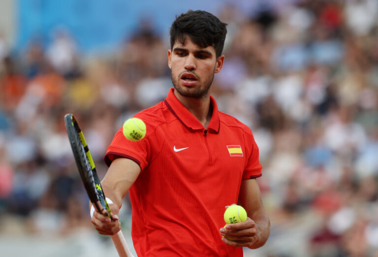 Carlos Alcaraz está en semifinales en tenis en París 2024 y se convierte en el semifinalista olímpico más joven desde Djokovic