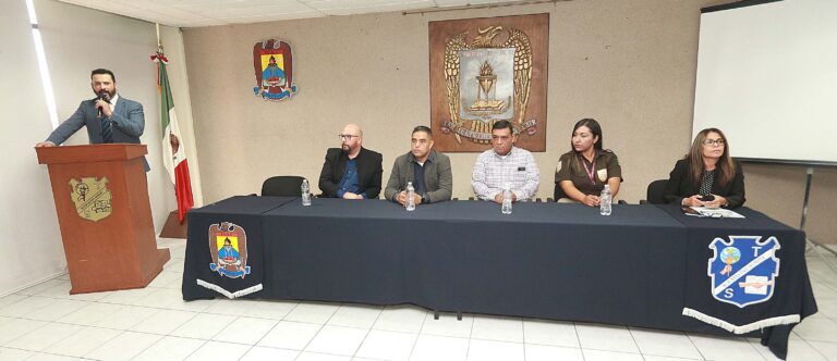 Conmemoran en la UA de C el Día Nacional del Trabajo Social con un panel de egresados